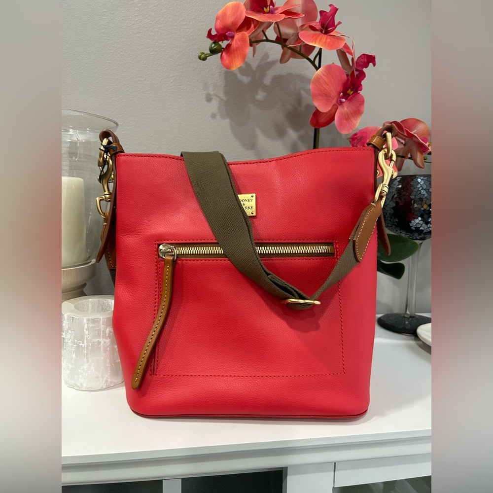 Dooney & Bourke Raleigh Roxy Large Geranium bag